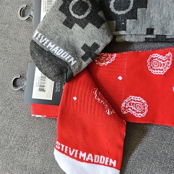 NWT Set Of 2 Pairs Socks Steve Madden Cushioned Crew Socks Paisley Geometric - Picture 6 of 6